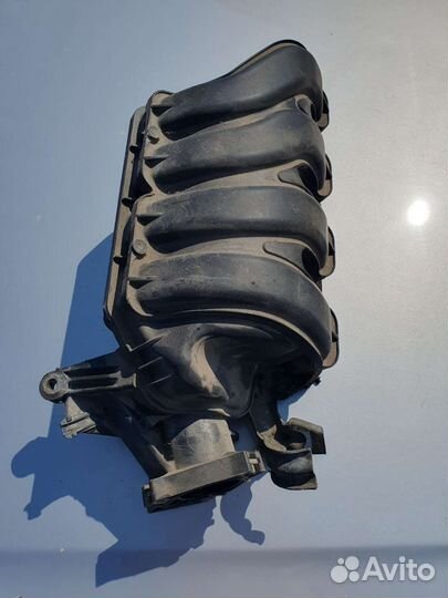 Toyota corolla колектор впускной