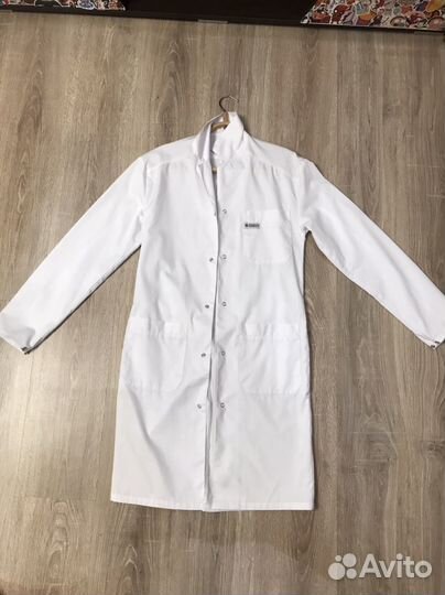 Белый медицинский халат