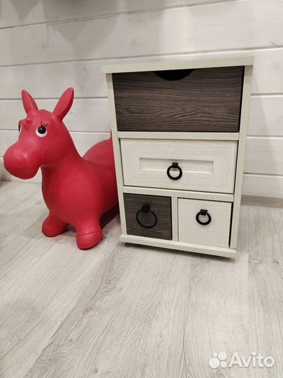 Шкаф угловой и тумбочка