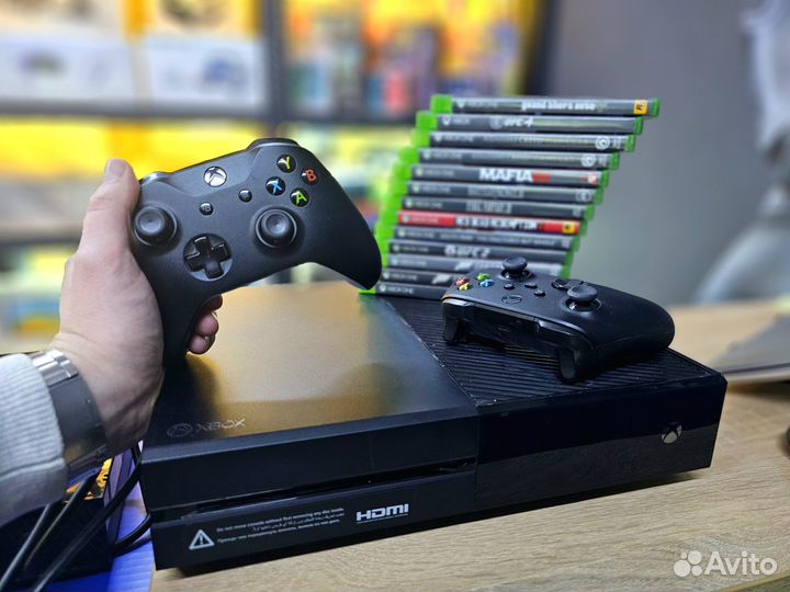 Xbox One 1tb, 2 геймпада, игры