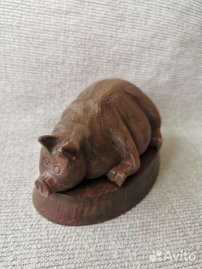 Сувениры из разных стран из дерева, керамики