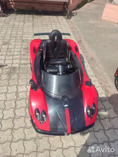 Электромобиль красный