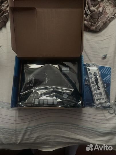 Материнская плата б560м