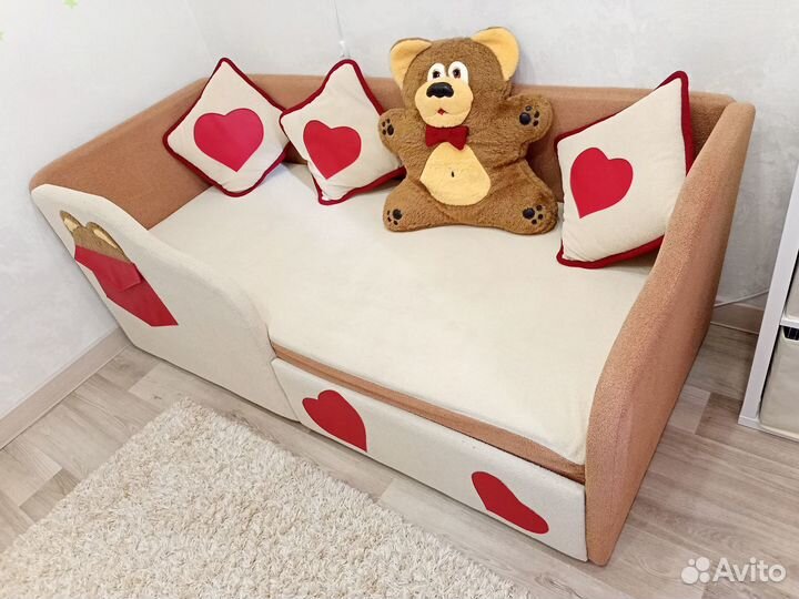 Продам диванчик детский