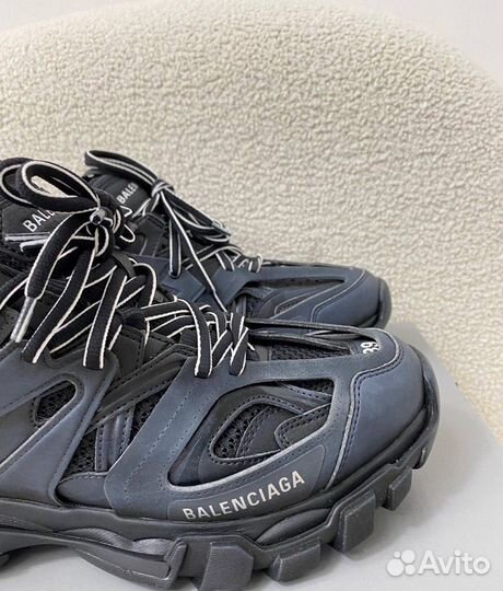 Balenciaga track