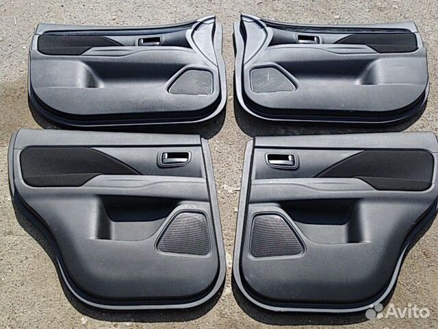 Обшивки дверей Mitsubishi Outlander 3 2019 год