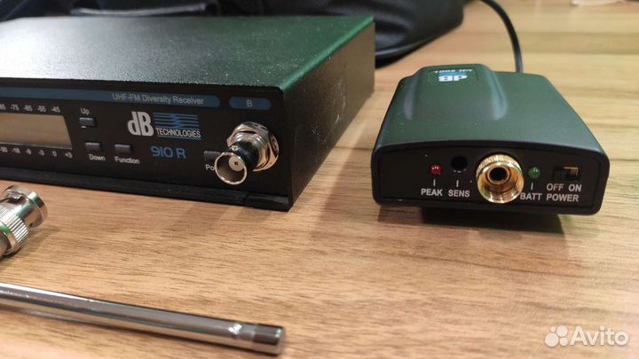 Петличный радиомикрофон db Technologies 910 R