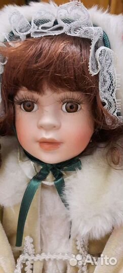 Кукла фарфоровая
