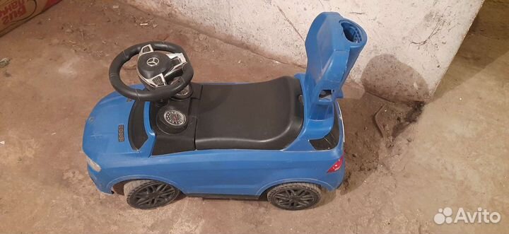 Детская машинка каталка с ручкой