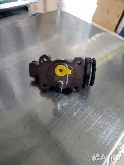 Цилиндр тормозной переднего правого колеса передни