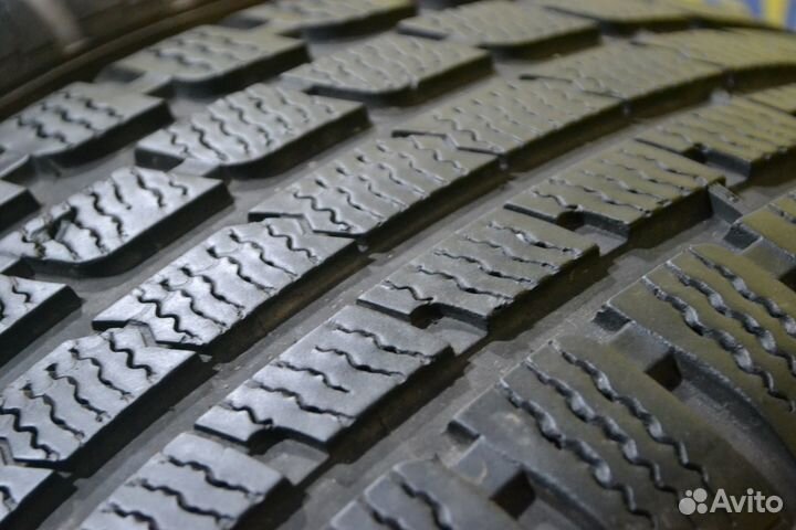 Kumho WinterCraft KW27 215/55 R17