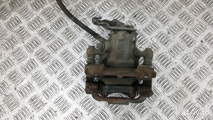 Суппорт тормозной задний левый на Skoda Octavia A5