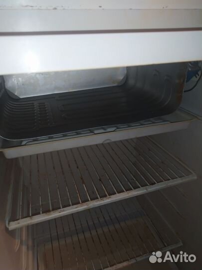 Холодильник маленький б/у