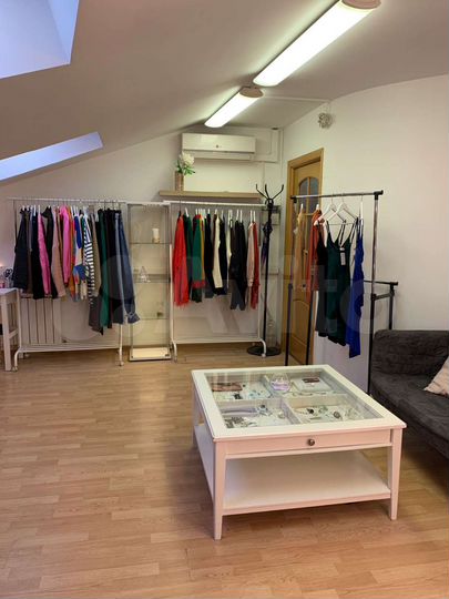 Аренда шоурума, рейла, полки, места