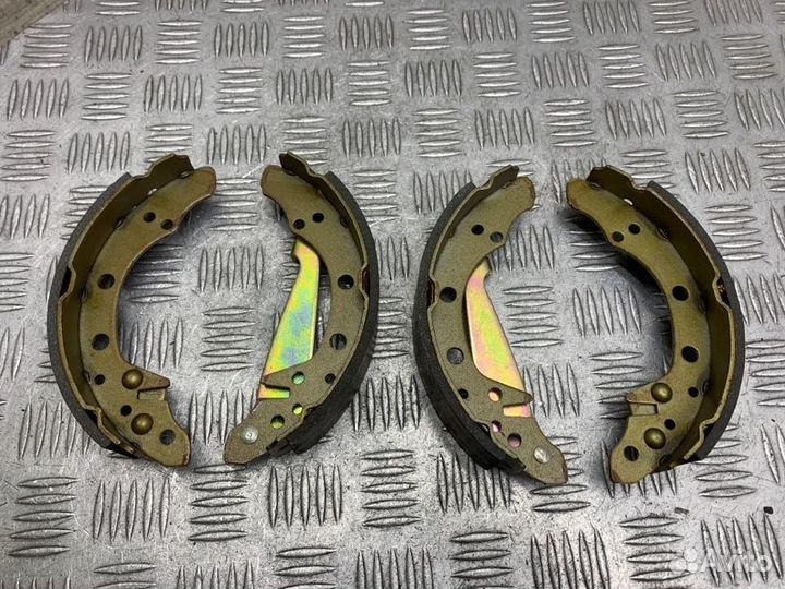 Колодки ручного тормоза задние Volkswagen Golf 1E7