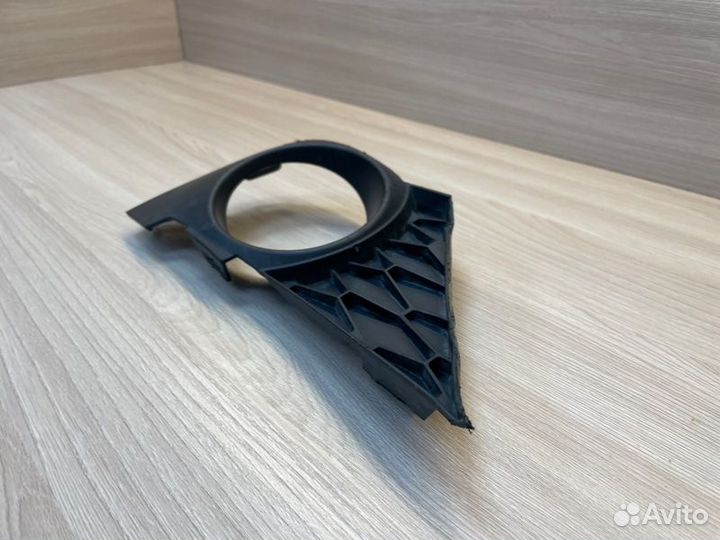 Заглушка противотуманной фары передняя левая LADA