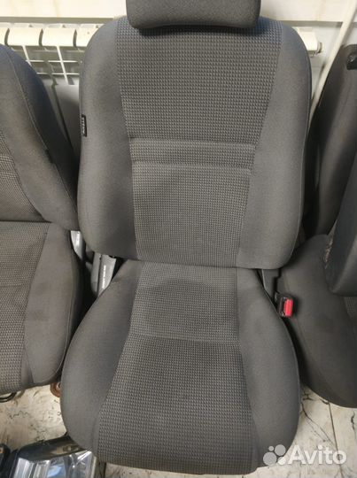 Комплект сидений toyota avensis T250