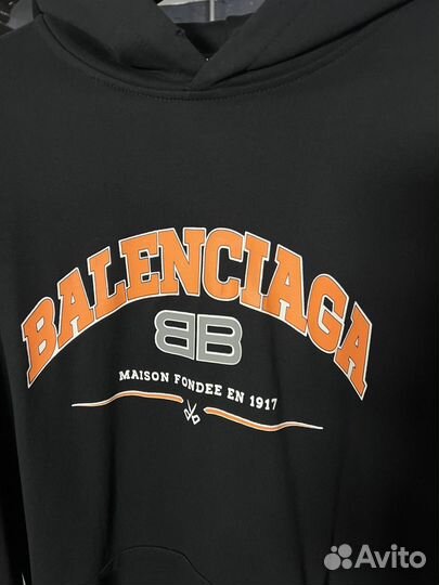 Худи balenciaga шоурум