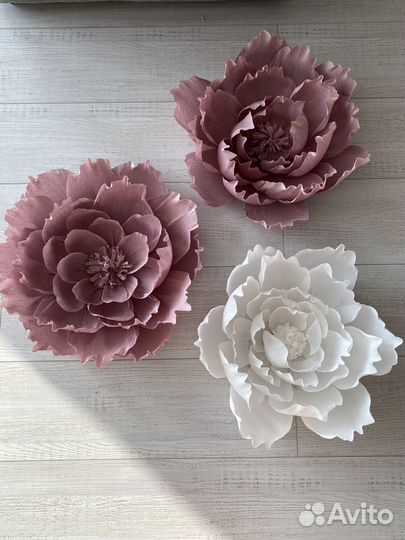 Цветок интерьерный из гофрированной бумаги