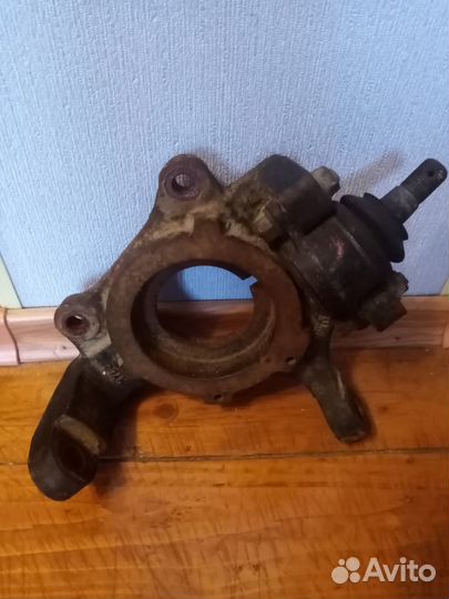 Кулак поворотный передний левый на Ssang Yong