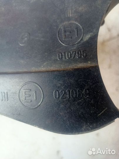 Нижняя крышка зеркала Opel Astra H