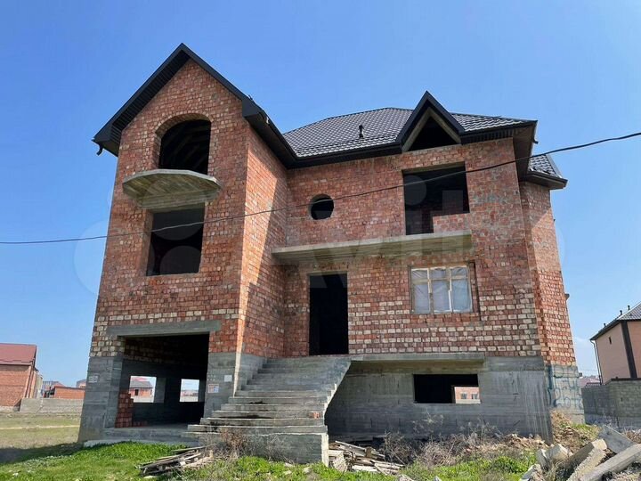 Дом 402 м² на участке 8 сот.