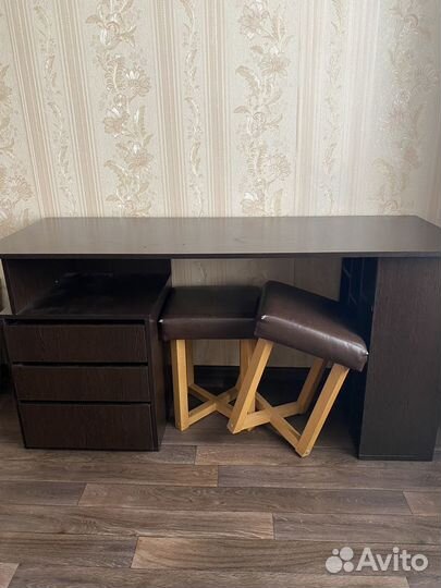 Стол письменный и стеллаж