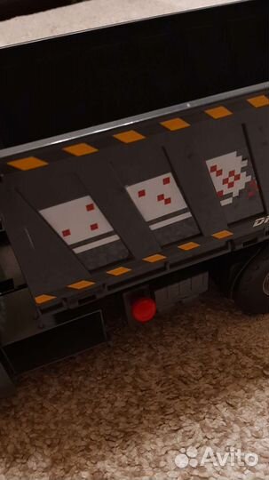 Игрушка самосвал с помповым механизмом