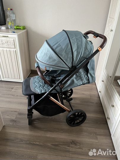 Прогулочная коляска с перекидной ручкой
