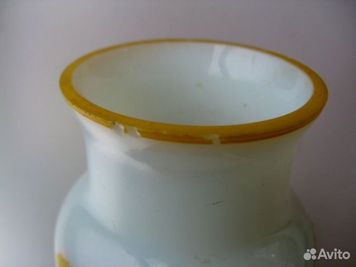 Ваза молочное стекло маленькая СССР