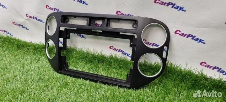 Переходная рамка магнитолы Volkswagen Tiguan 5N1