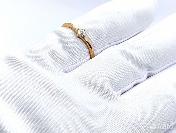 Золотое кольцо с бриллиантом 17р