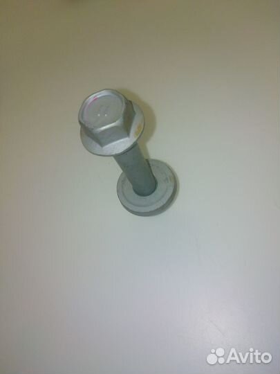 Болт крепления