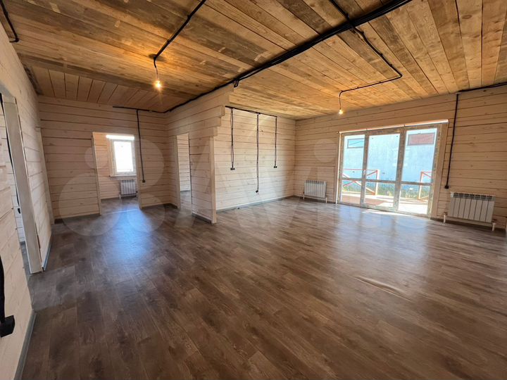 Дом 160 м² на участке 12,8 сот.