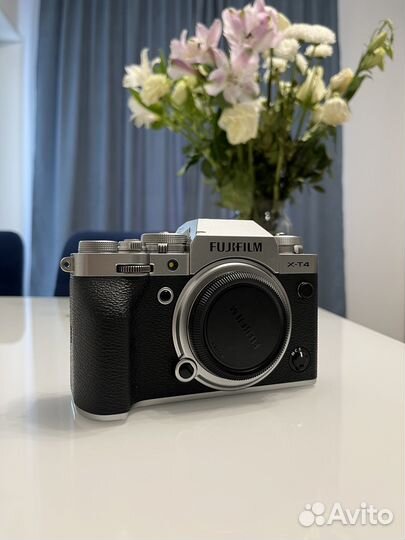 Зеркальный фотоаппарат Fujifilm XT-4