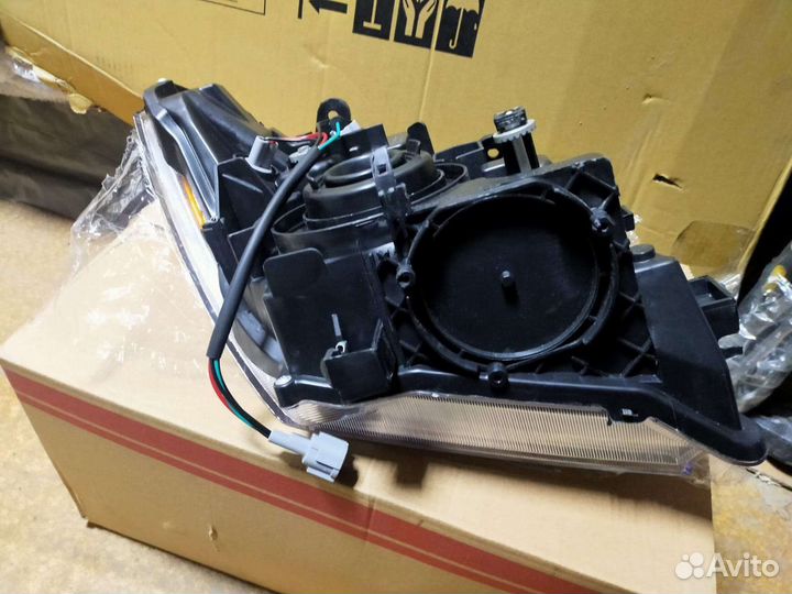 Фара Nissan Pathfinder R51 (04-10г)