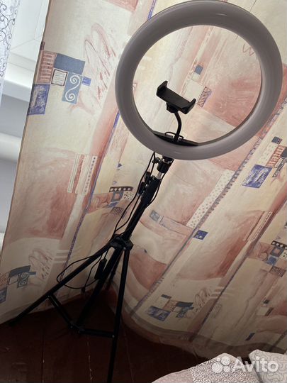 Продам лампу кольцевую