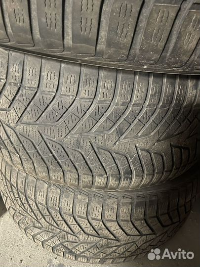 Yokohama BluEarth Winter V905 275/40 R20 и 315/35 R20