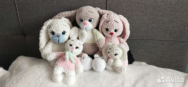 Вязаные зайчики ручной работы