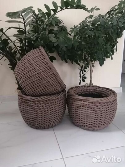 Плетеное кашпо из ротанга