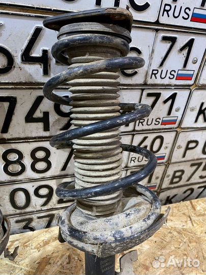 Стойка подвески передняя Ford Focus универсал 1.8