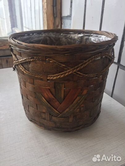 Кашпо для цветов из ротанга