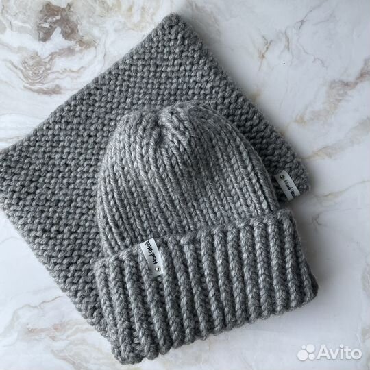 Комплект зимняя шапка и снуд вязаный