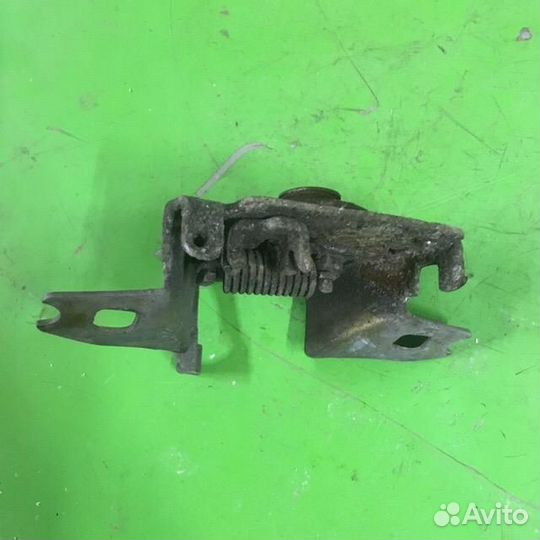 Замок капота Фольксваген Пассат Б3