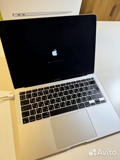 MacBook Air 13 (2020), 256 гб, M1 (8 ядер), RAM 8