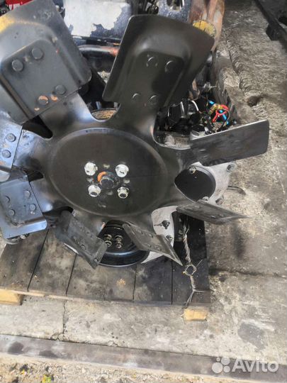 Двигатель на экскаватор погрузчик. John deere