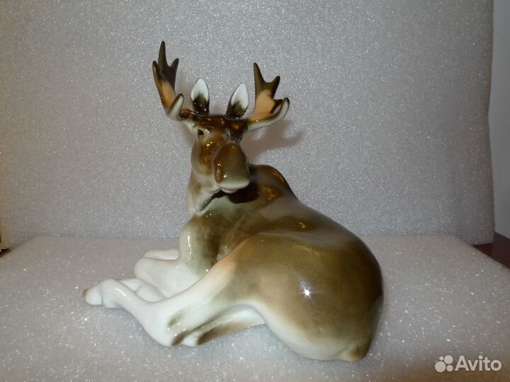 Фарфоровая фигурка