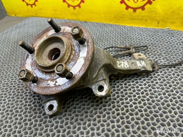 Кулак поворотный передний правый Chrysler Pacifica