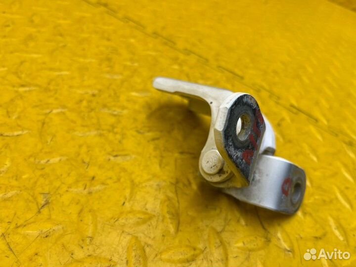 Петля двери Toyota Hilux 8 2gdftv 2017
