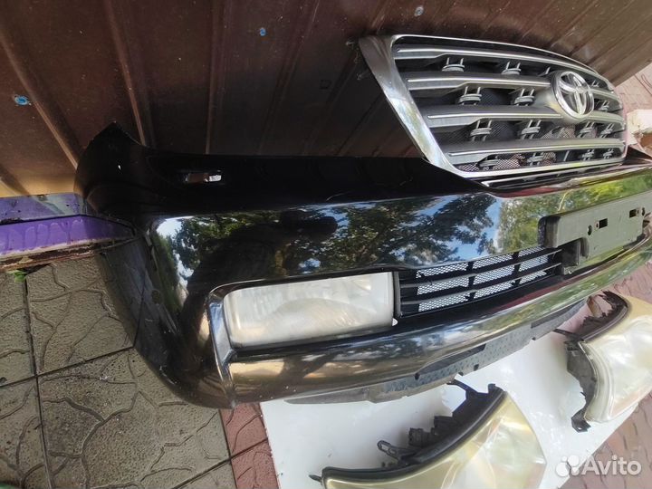 Бампер Toyota Land Cruiser 200 7-12г в сборе целый